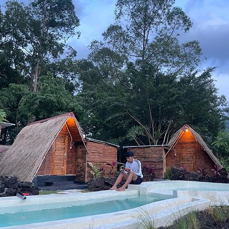 Triangular House And Hot Spring Hotel Kubupenlokan Bagian luar foto