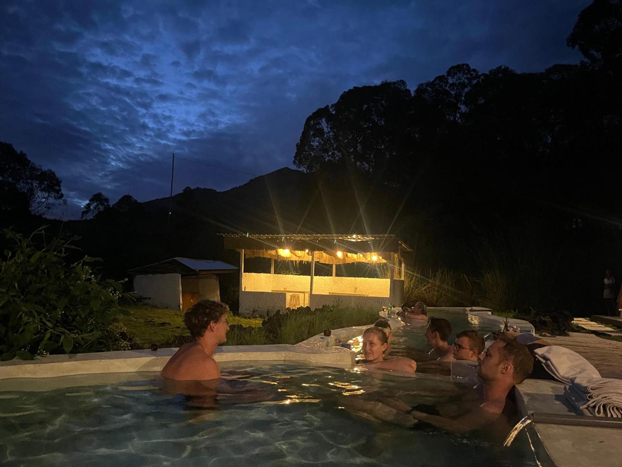 Triangular House And Hot Spring Hotel Kubupenlokan Bagian luar foto