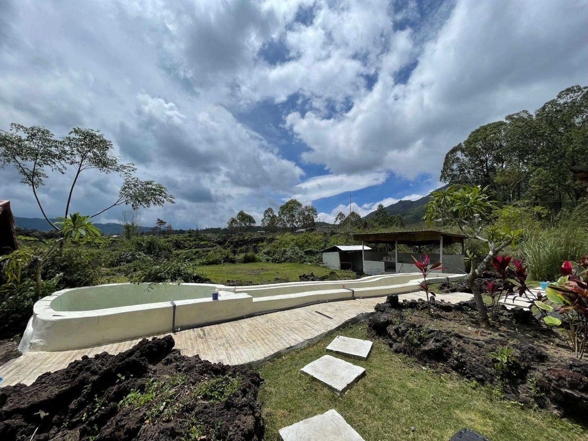 Triangular House And Hot Spring Hotel Kubupenlokan Bagian luar foto