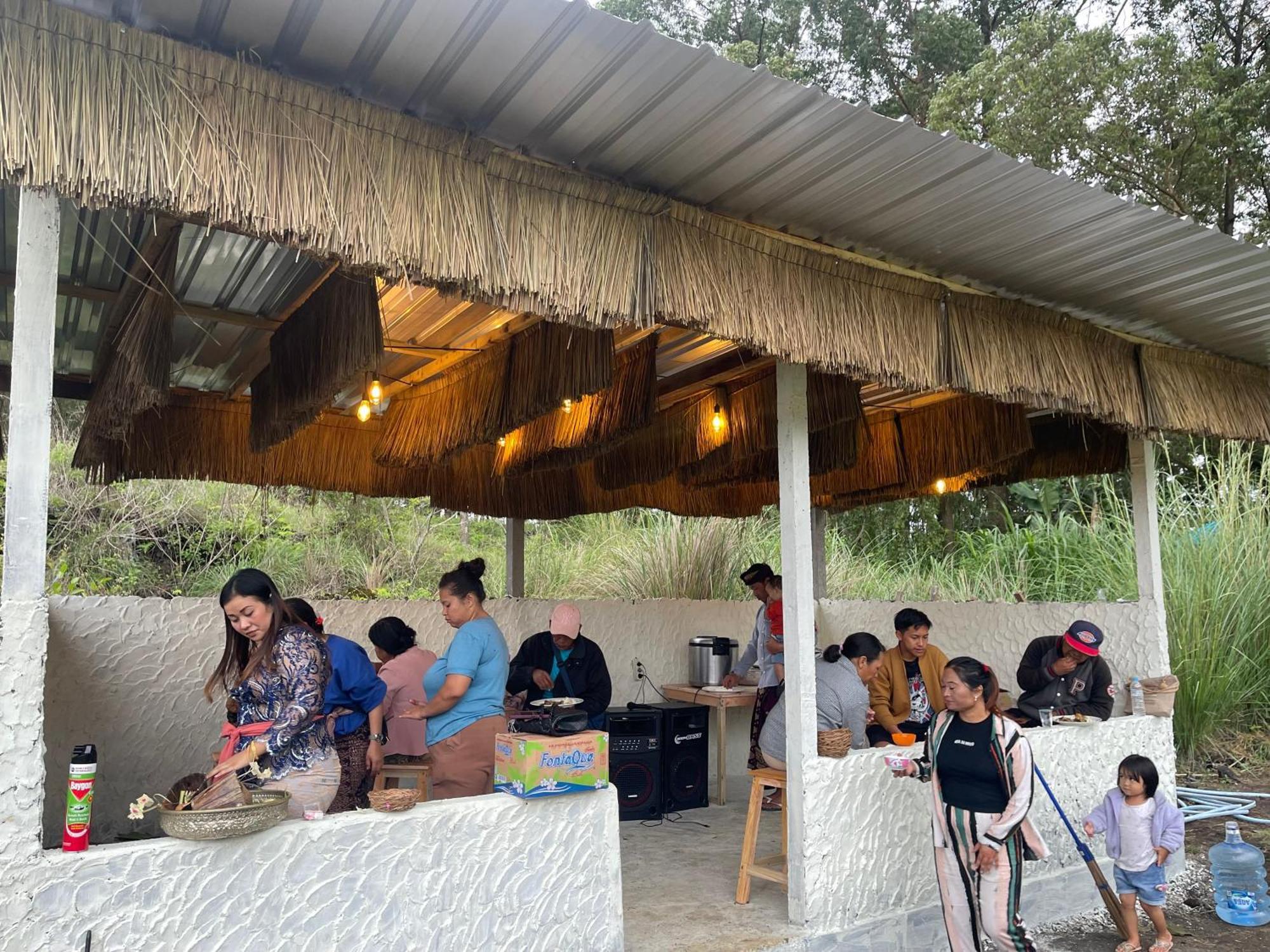 Triangular House And Hot Spring Hotel Kubupenlokan Bagian luar foto