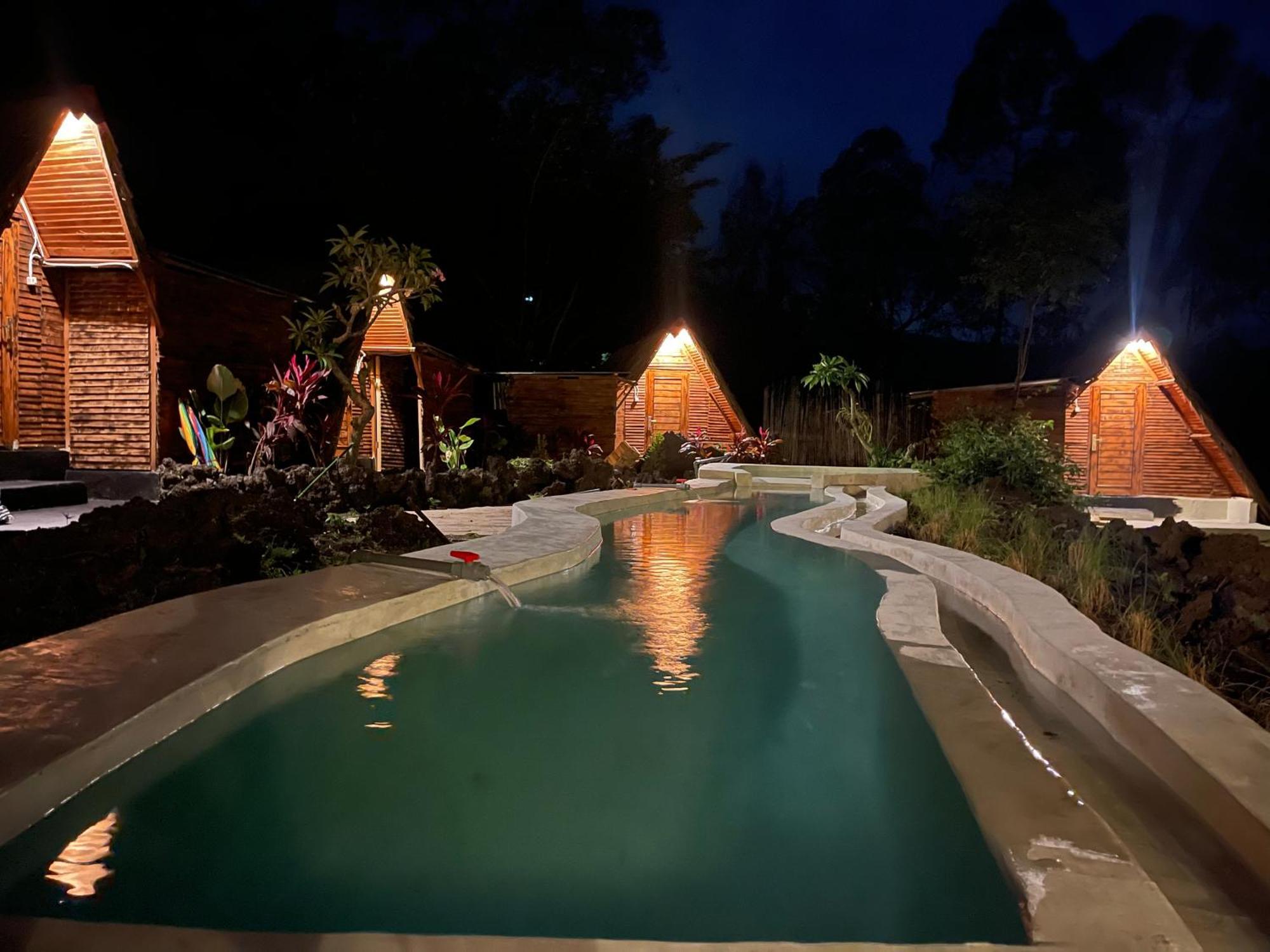 Triangular House And Hot Spring Hotel Kubupenlokan Bagian luar foto