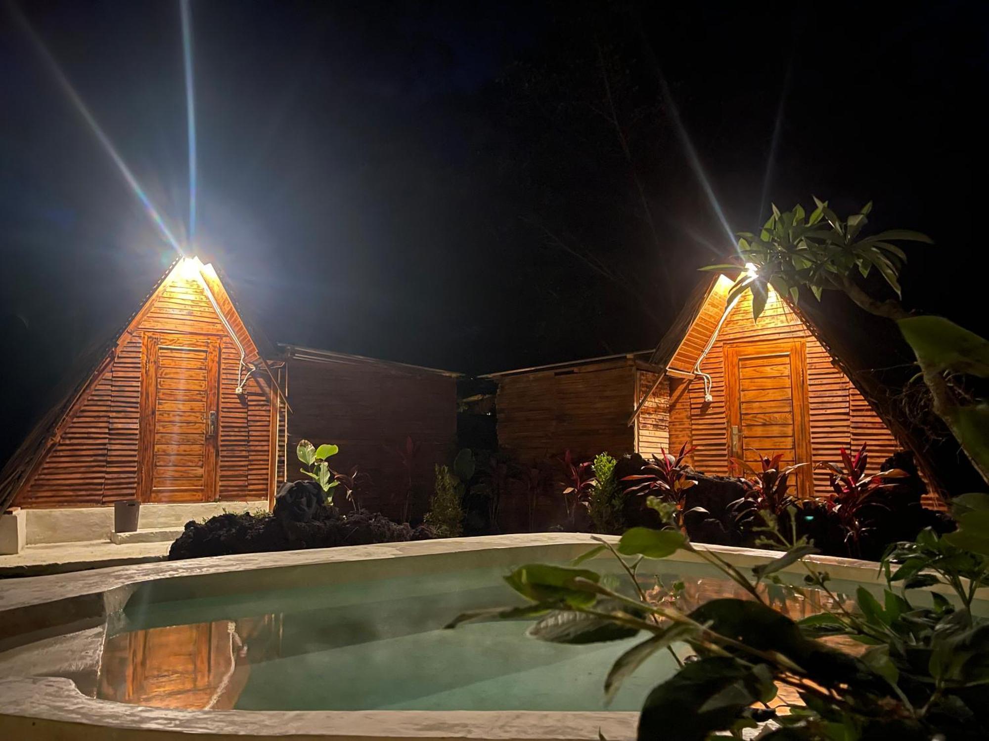 Triangular House And Hot Spring Hotel Kubupenlokan Bagian luar foto