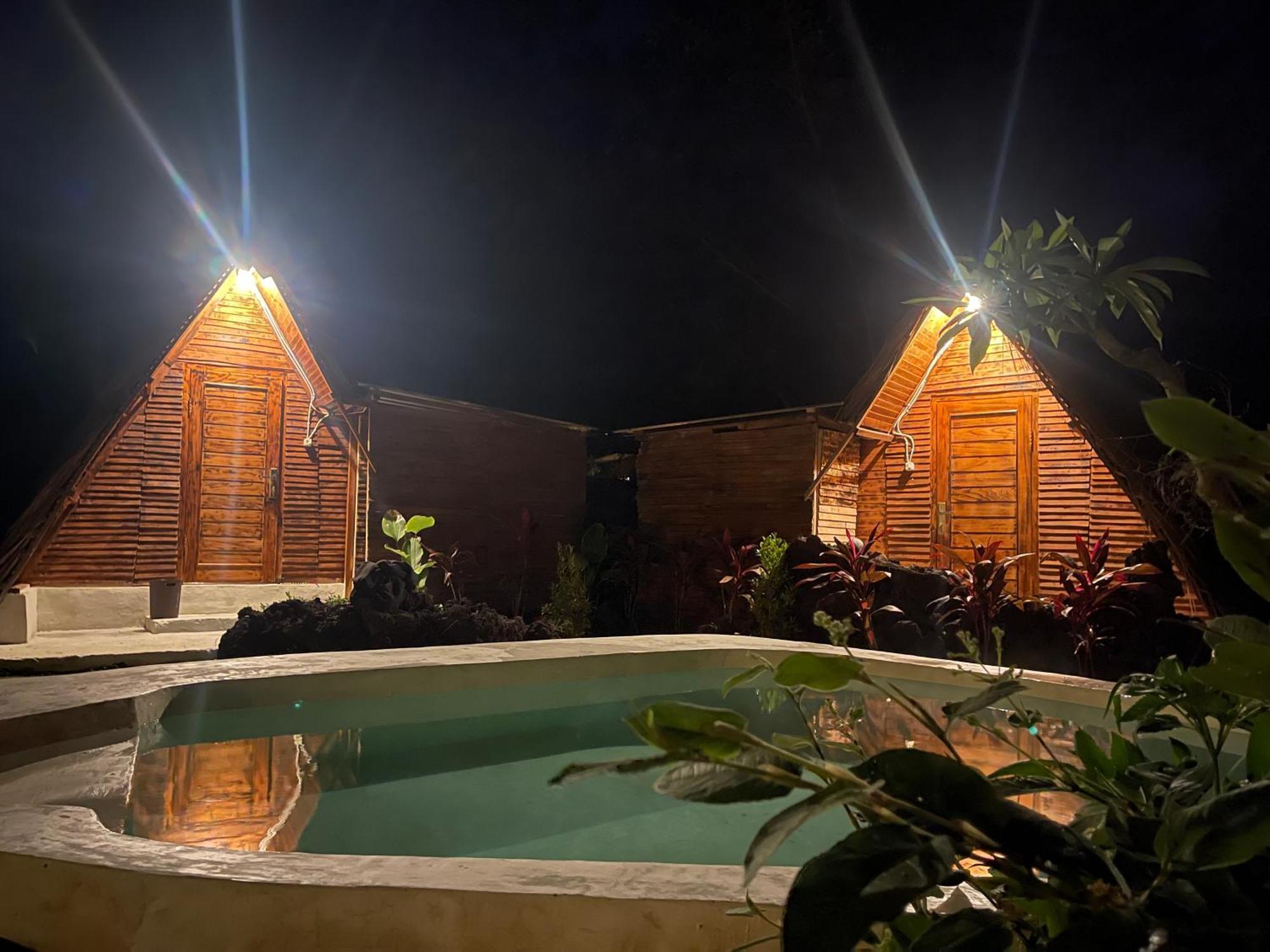 Triangular House And Hot Spring Hotel Kubupenlokan Bagian luar foto