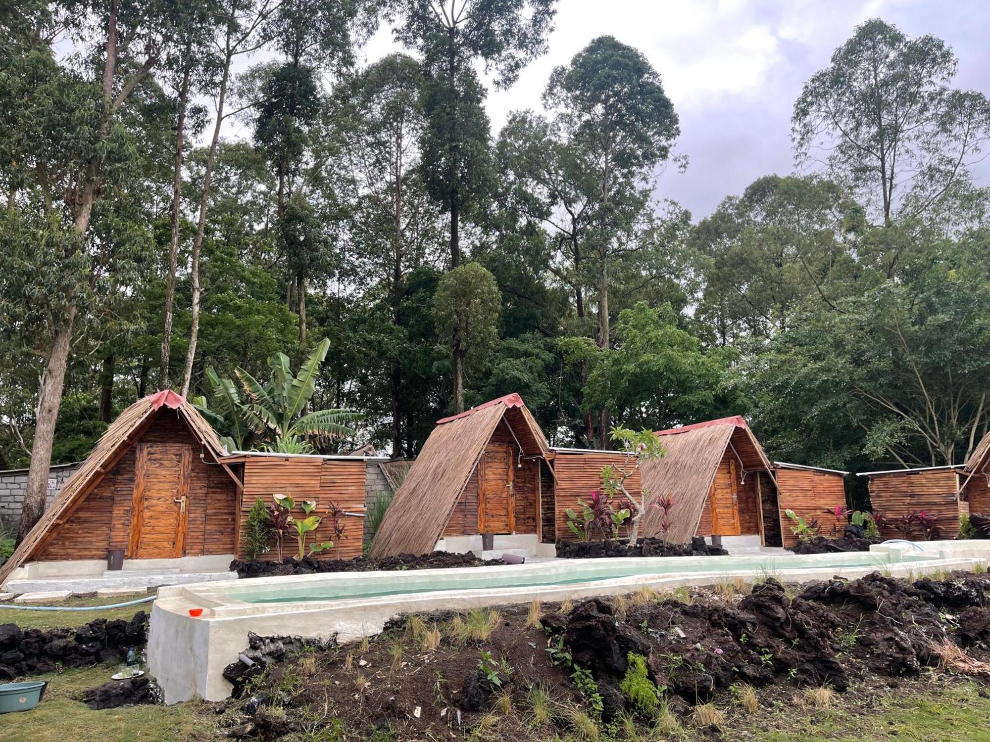 Triangular House And Hot Spring Hotel Kubupenlokan Bagian luar foto