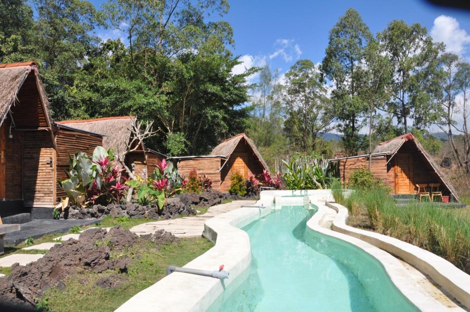 Triangular House And Hot Spring Hotel Kubupenlokan Bagian luar foto